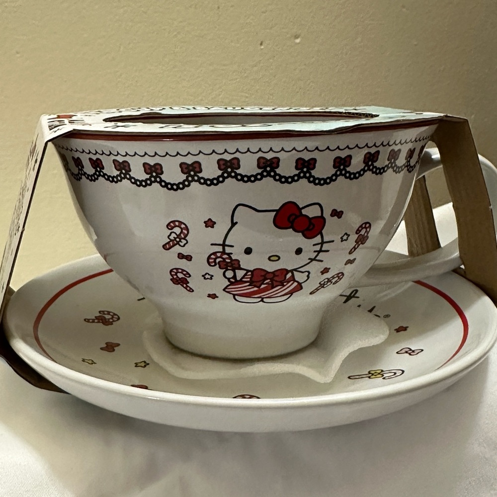 Hello Kitty Ceramic Tea Cup & Saucer Set. 12 oz /354 ml.